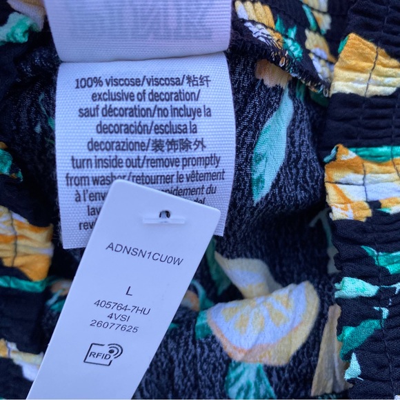 Lemon Patterned VS PINK Shorts - Picture 7 of 7